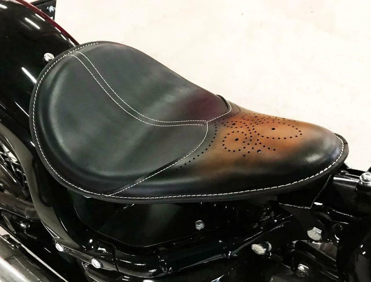2000-2017 Harley Softail Spring Seat Conversion Mounting Kit Ant Brown Wingtip c