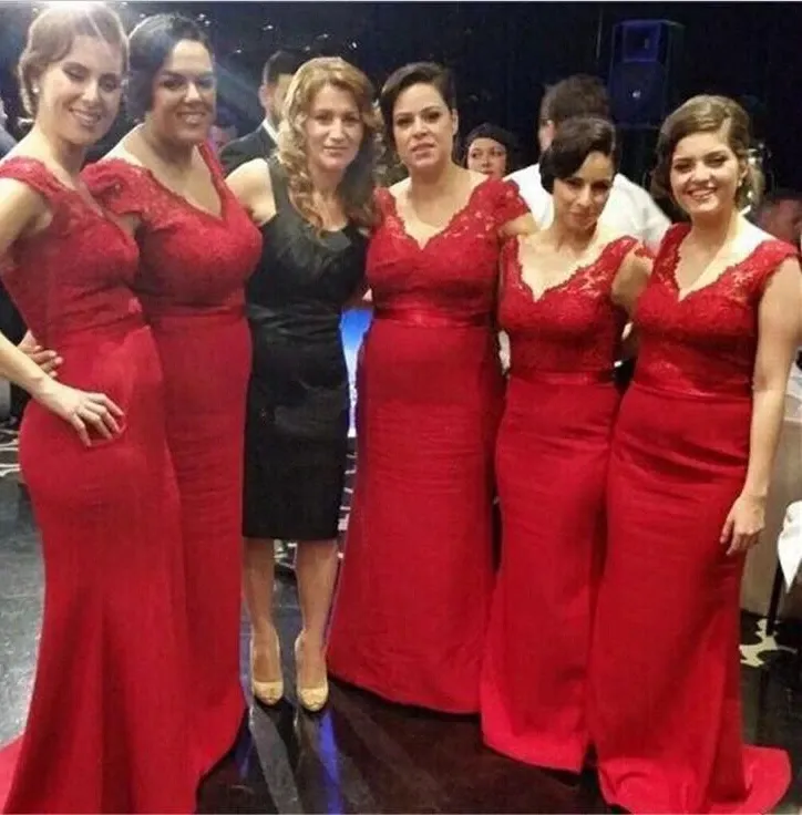 Anneprom Red Button Backless Plus Size Mermaid Cap Sleeves V-neck Long Lace Bridesmaid Dresses APP0384