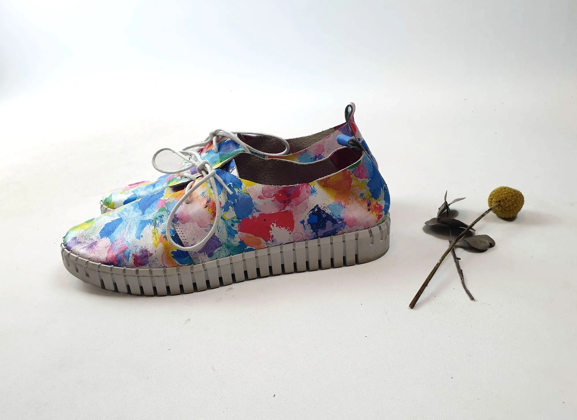Django & Juliette paint splatter leather laceup shoes size 38