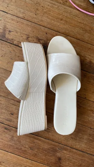 Embossed Platform Slides