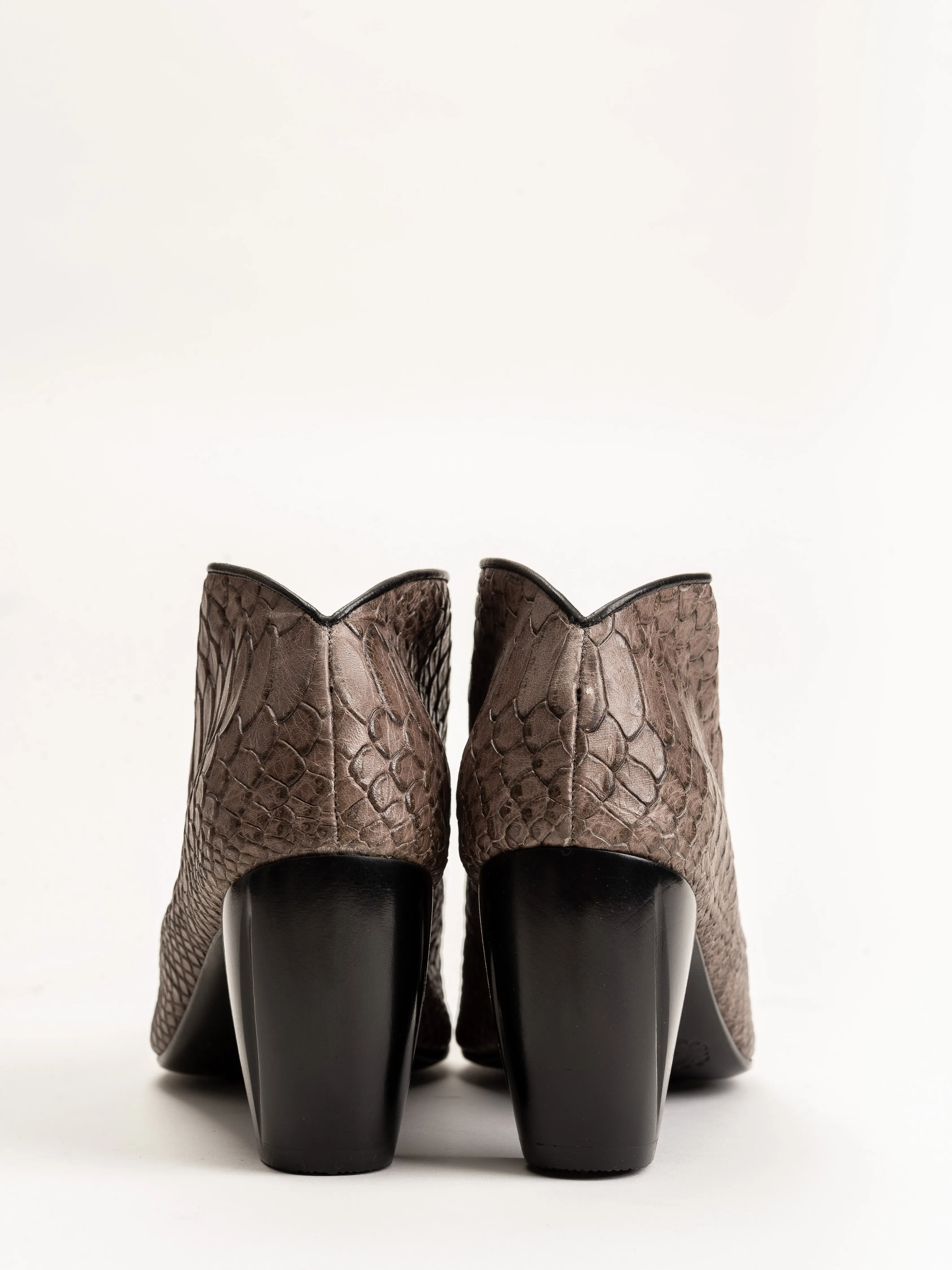 geneva bootie - grey lizard