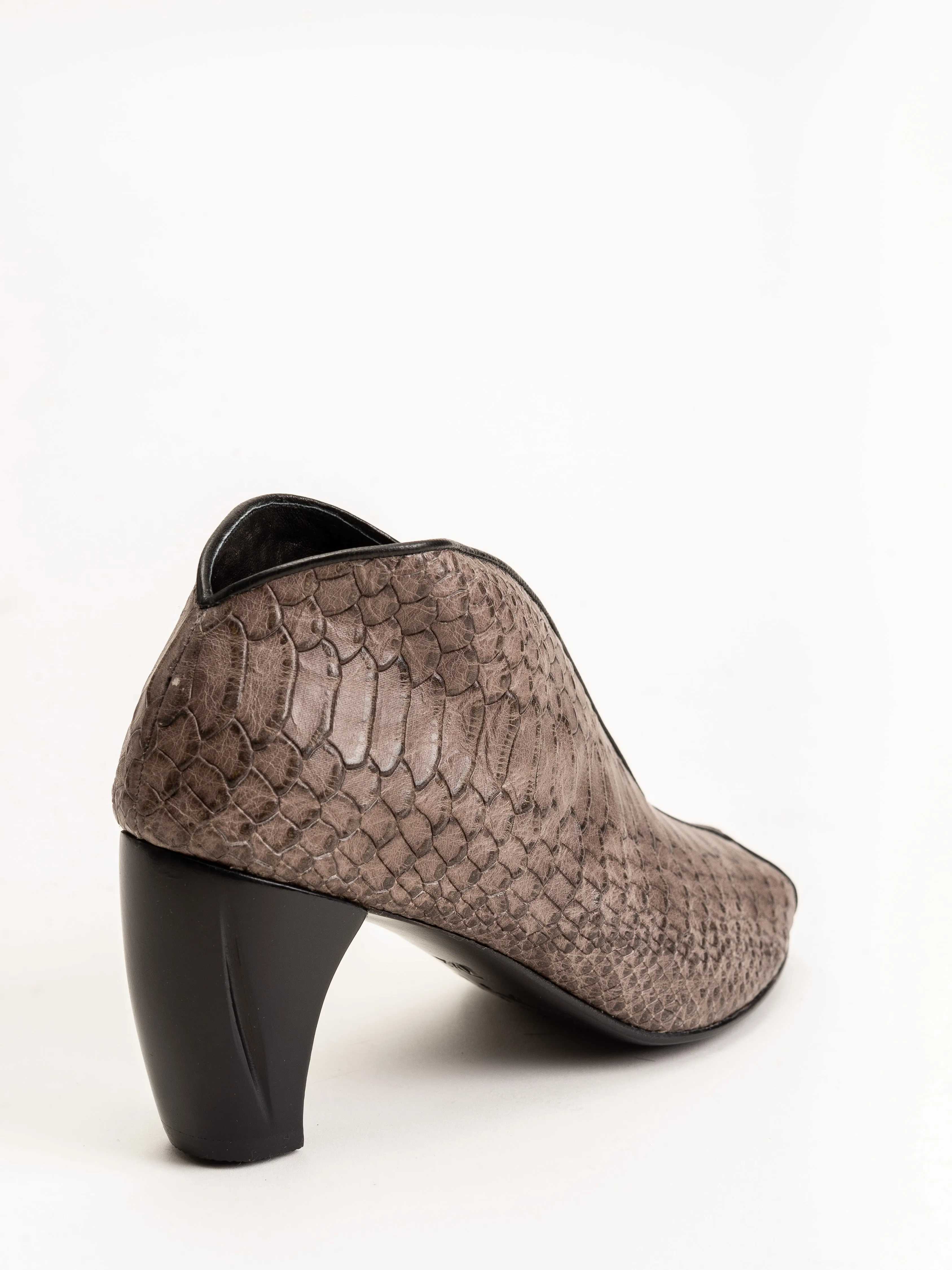 geneva bootie - grey lizard