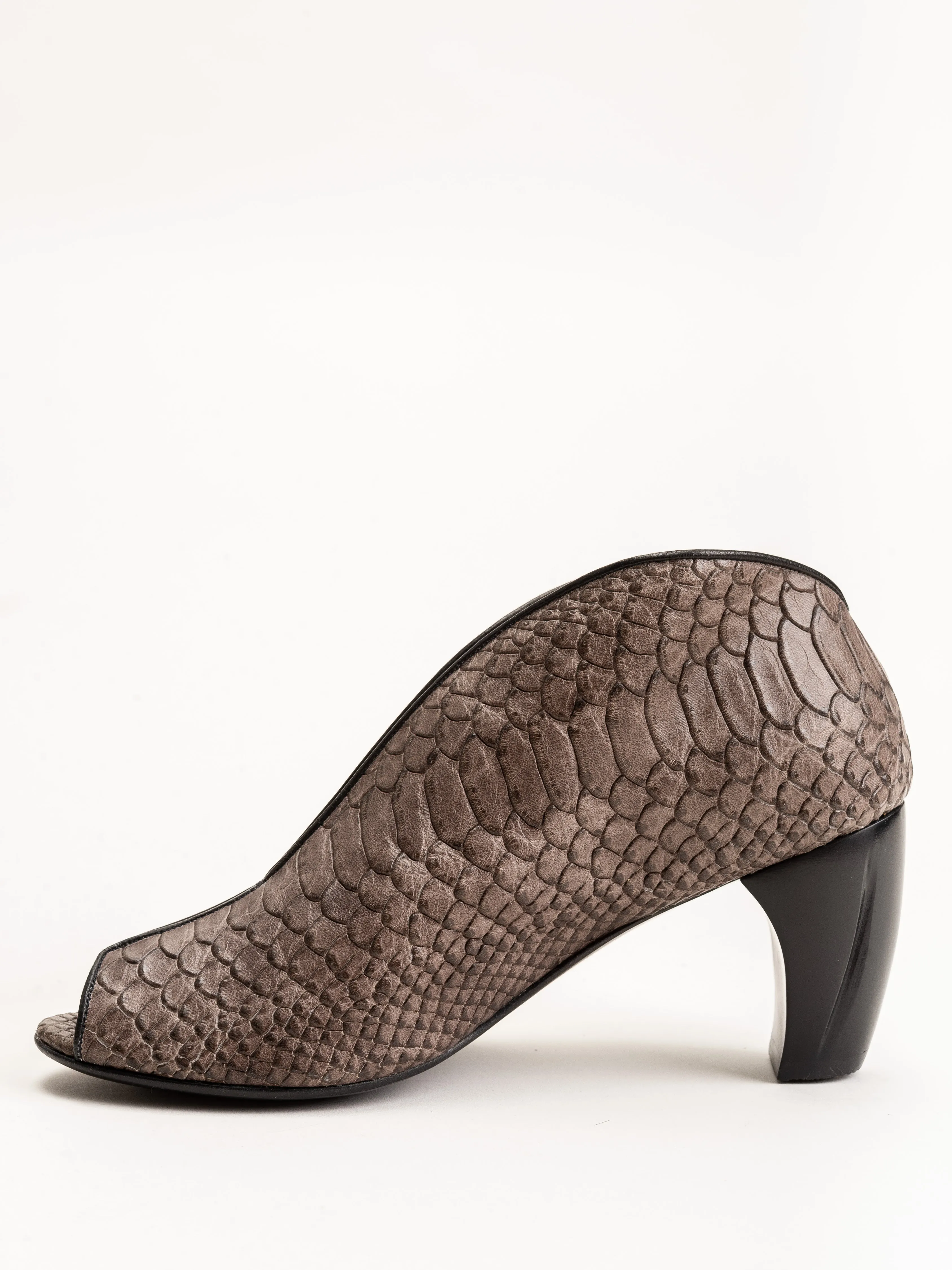 geneva bootie - grey lizard