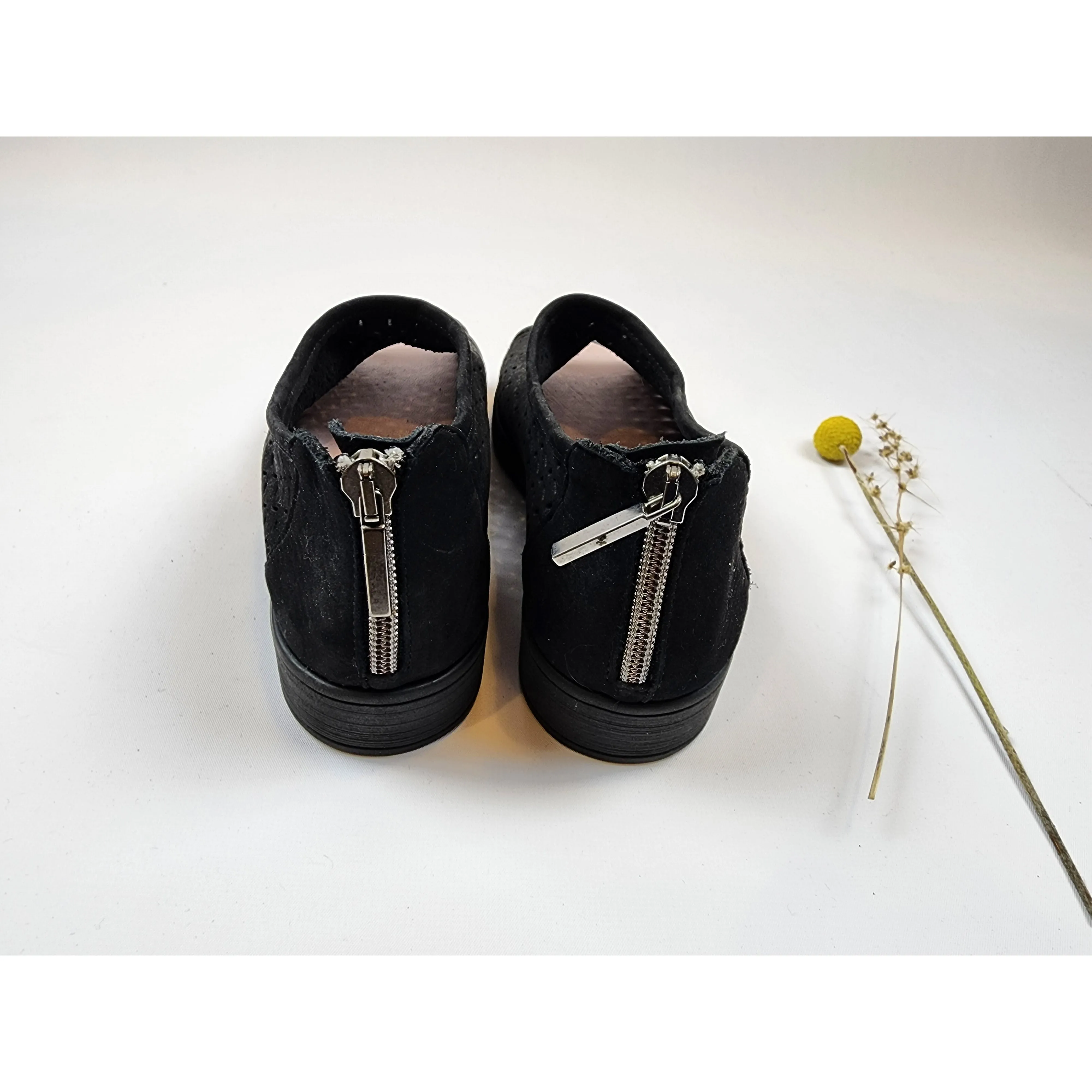 Hirica black neubuck leather shoes with lovely perforated pattern size 36.5