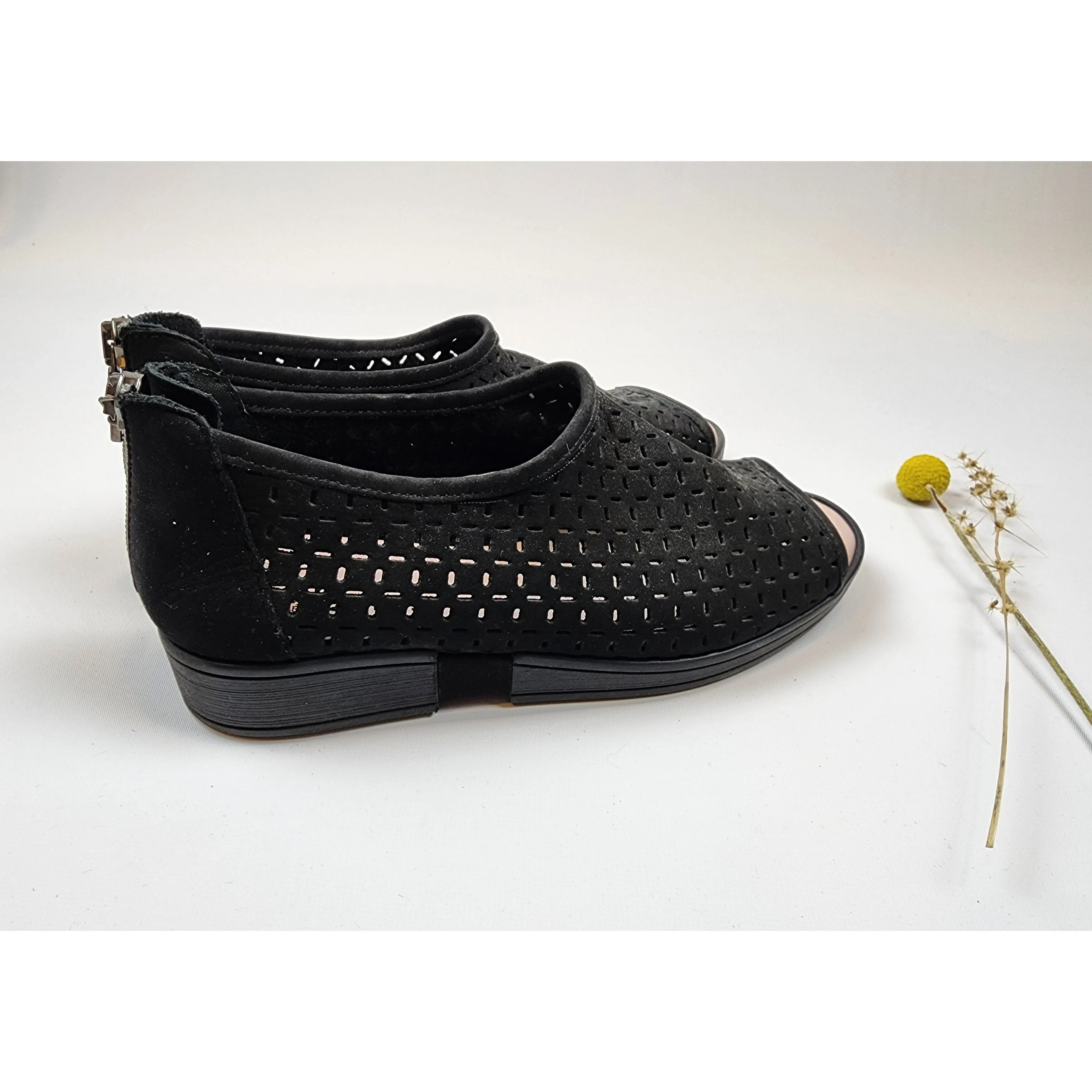 Hirica black neubuck leather shoes with lovely perforated pattern size 36.5