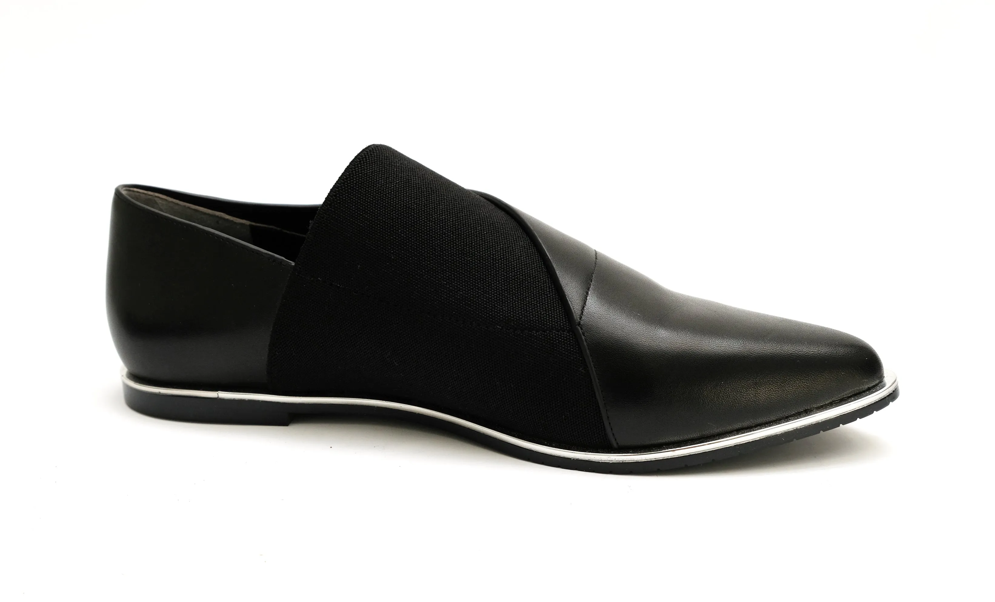 Issey Miyake Pointed Toe Flat Loafers in Black Leather with Silver Detail, EU39