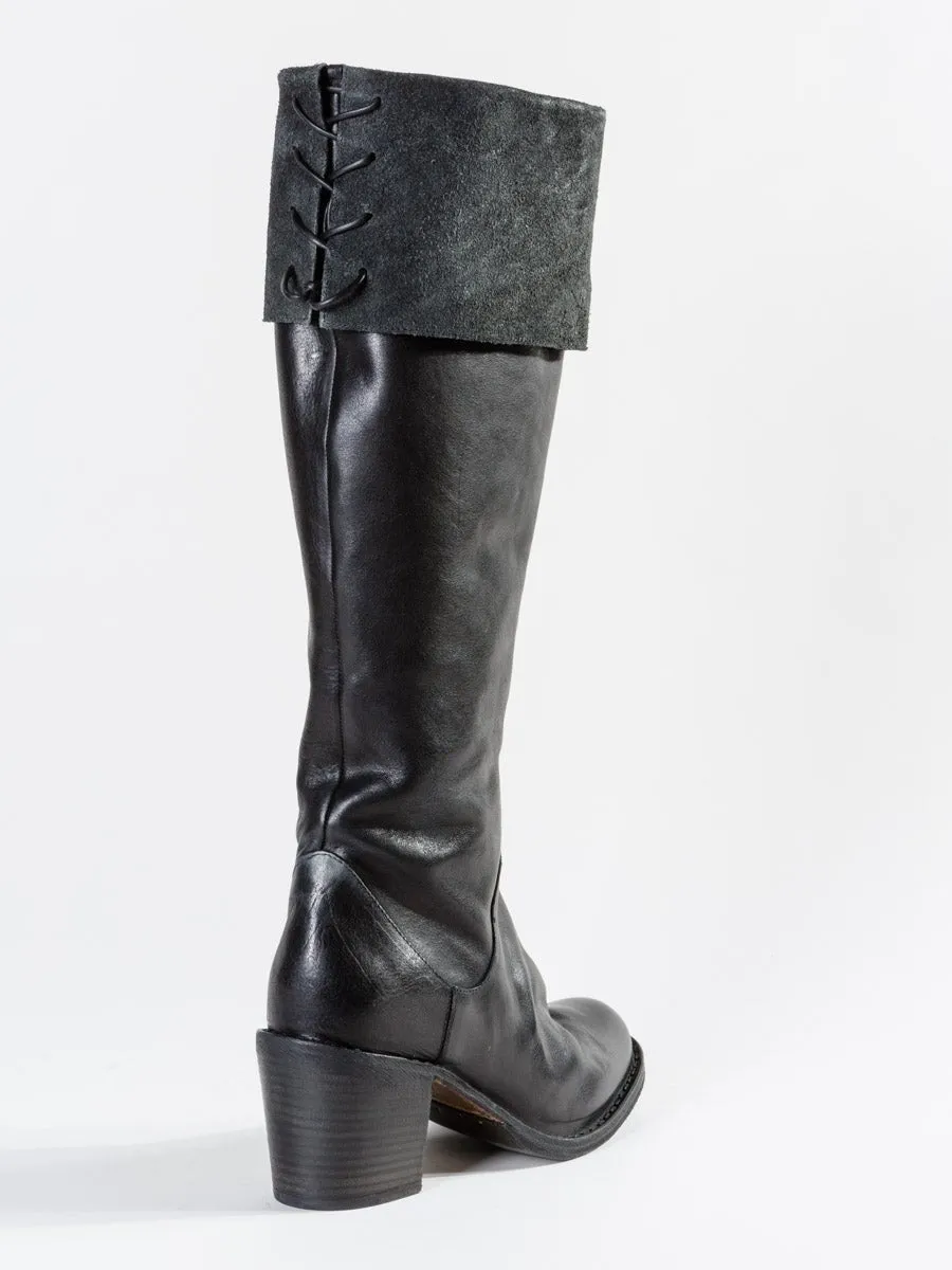 lizzy boot