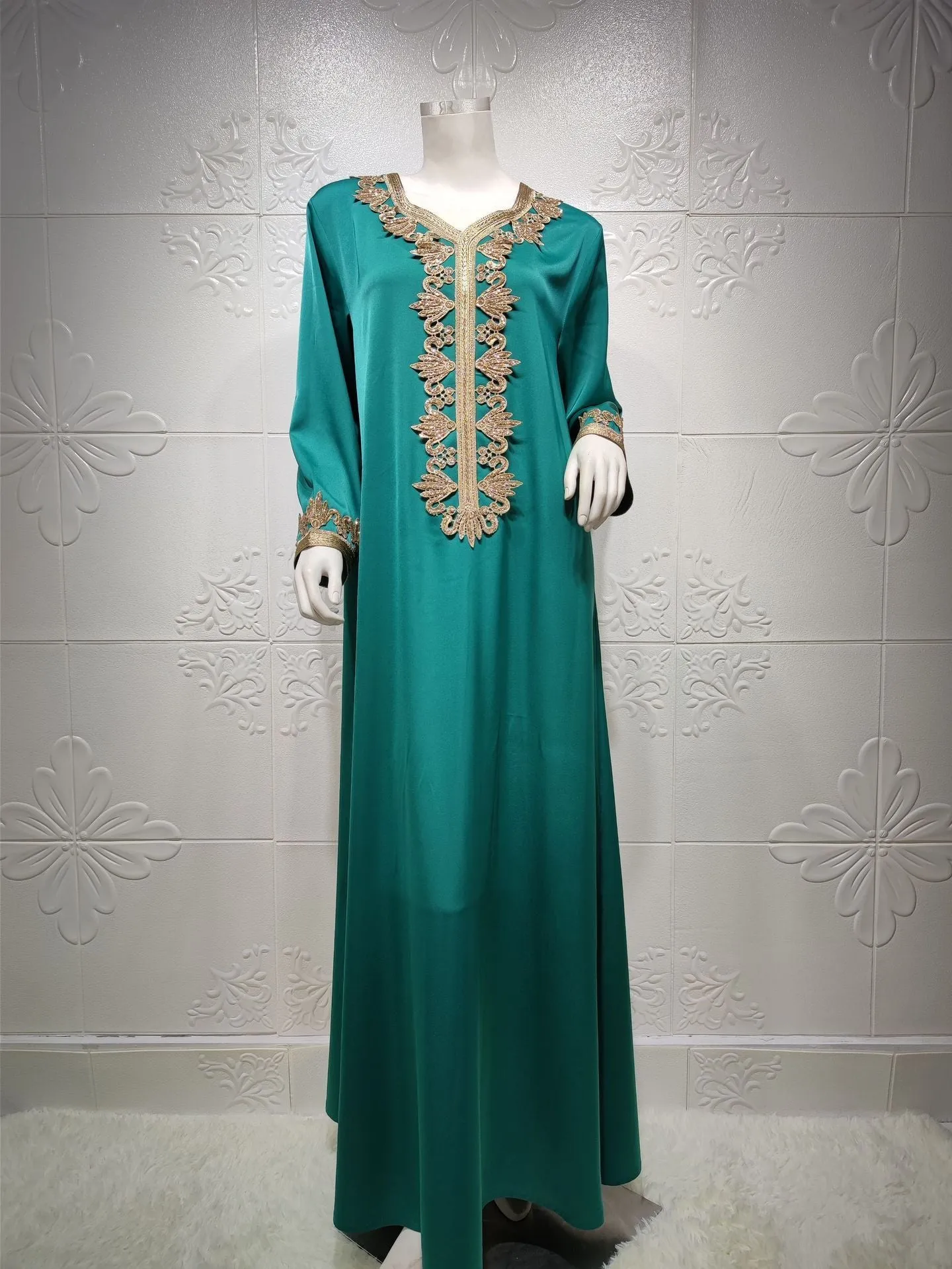 Middle East Dubai Embroidered Long Skirt Muslim Women Embroidered Bronzing Lace Dress