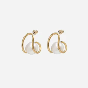 Pearl Swerve Earrings in Gold