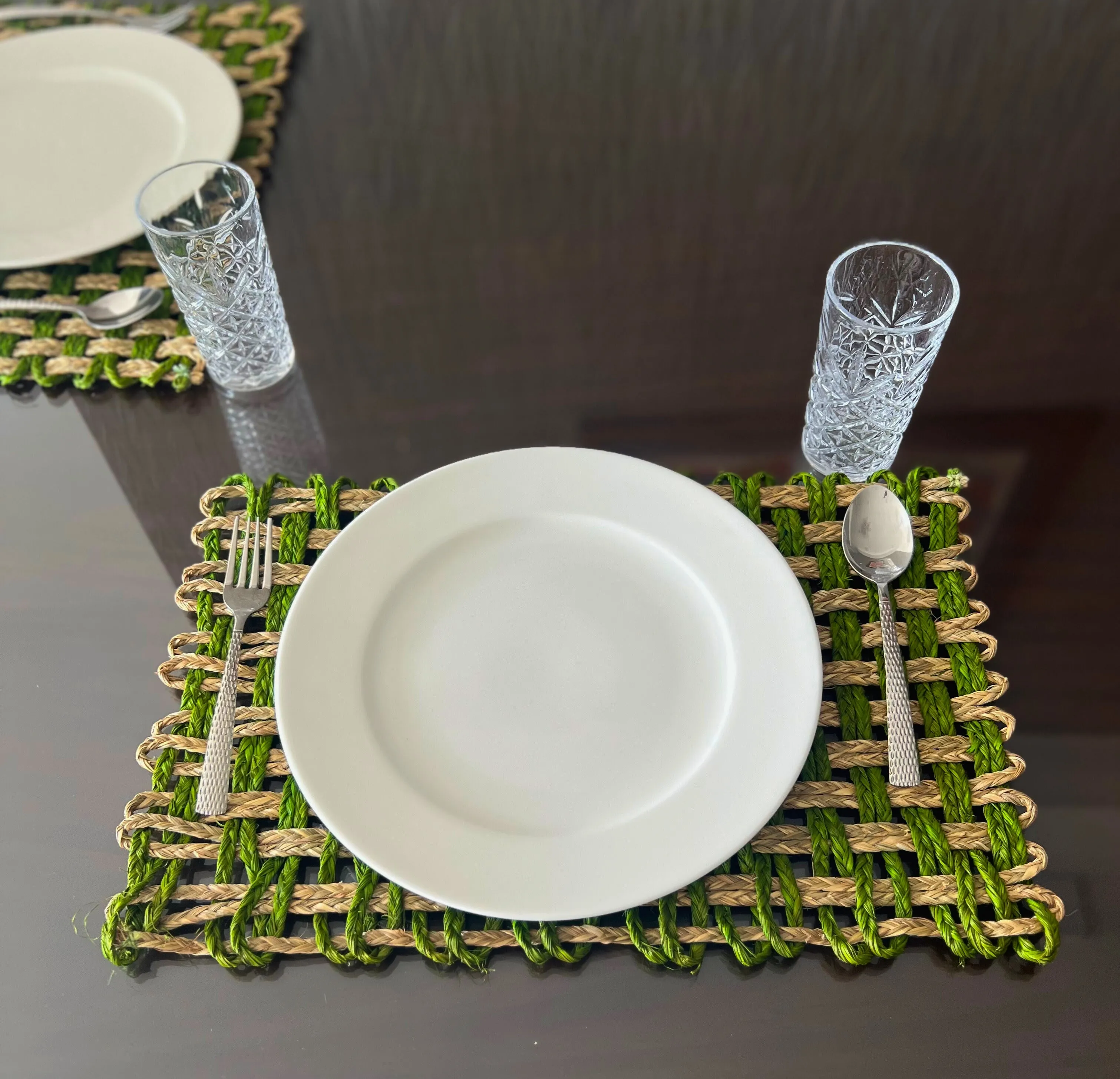 SABAI GRASS TABLE MATS SET OF 2 DUAL TONE NATURAL AND GREEN HANDMADE