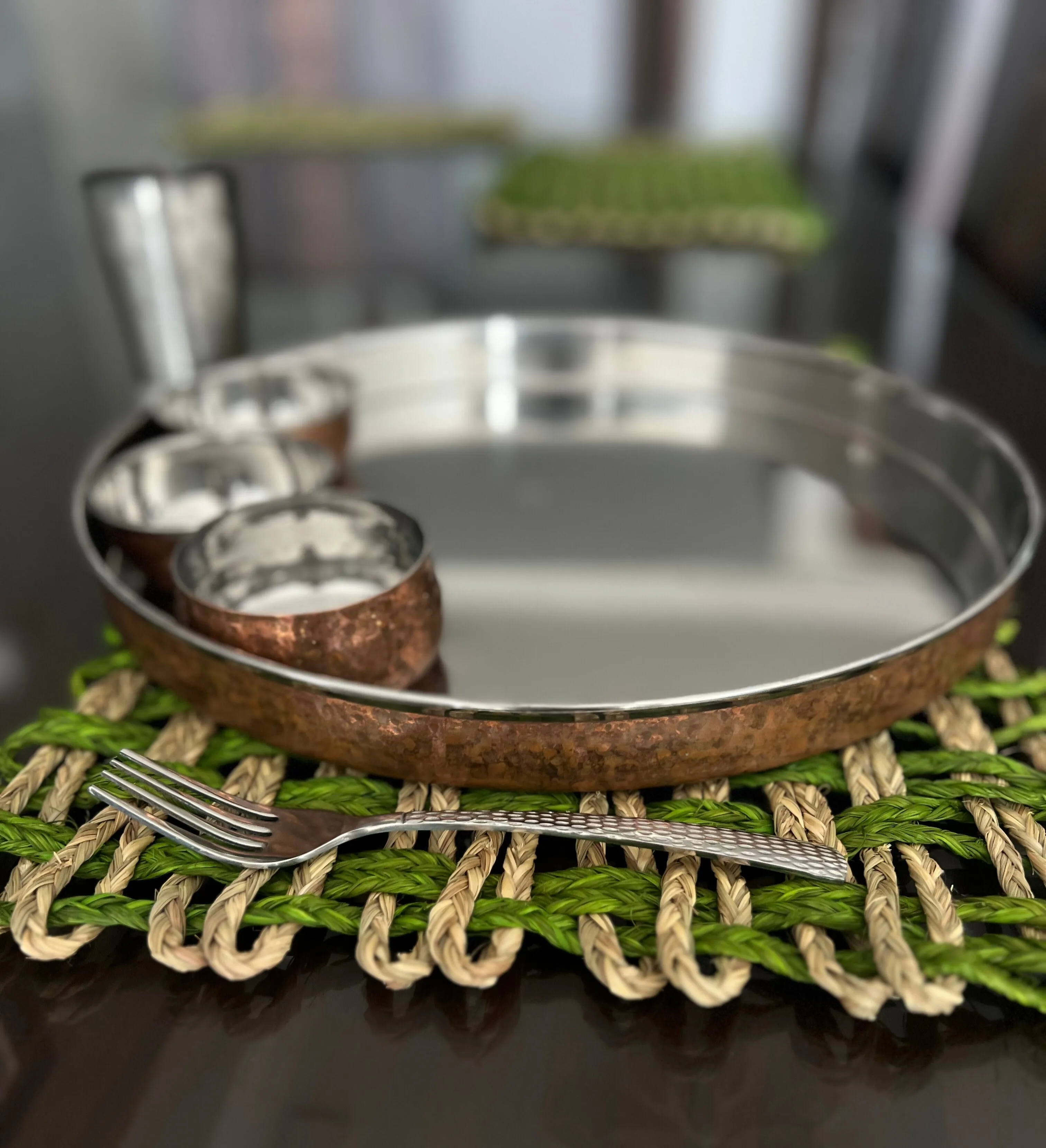 SABAI GRASS TABLE MATS SET OF 2 DUAL TONE NATURAL AND GREEN HANDMADE