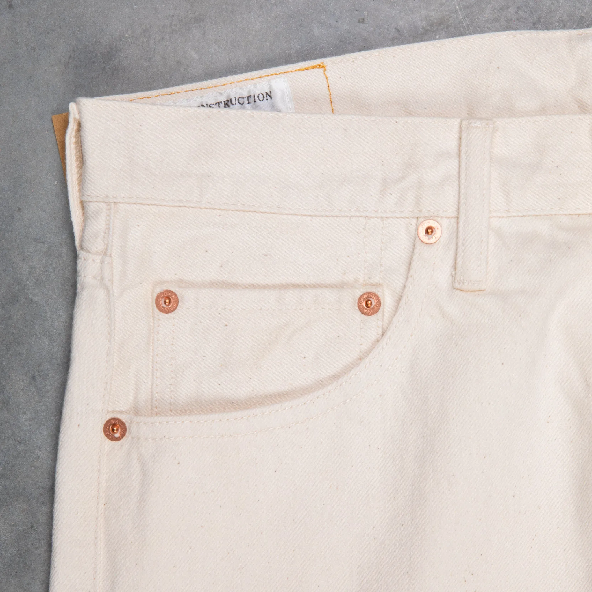 Studio d'Artisan Relax Tapered fit 13 Oz Ivory denim