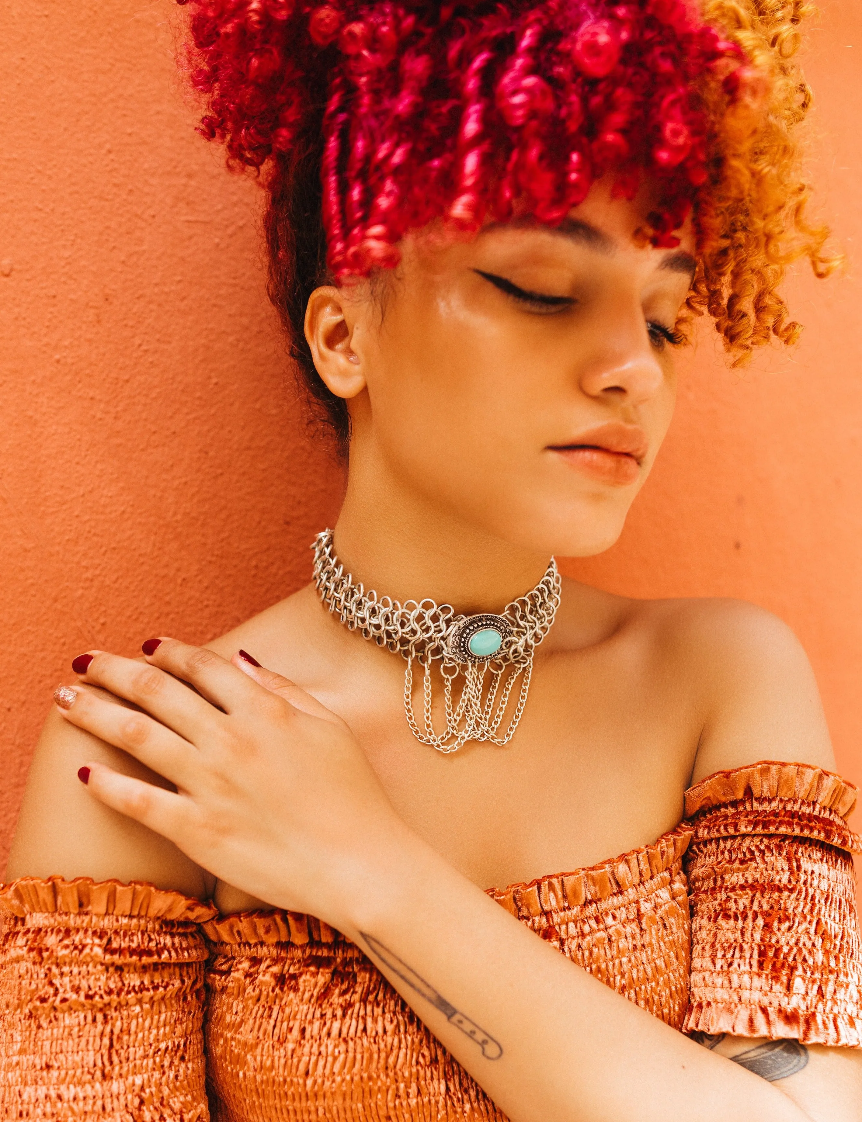 SukiSo Blue Choker in Silver